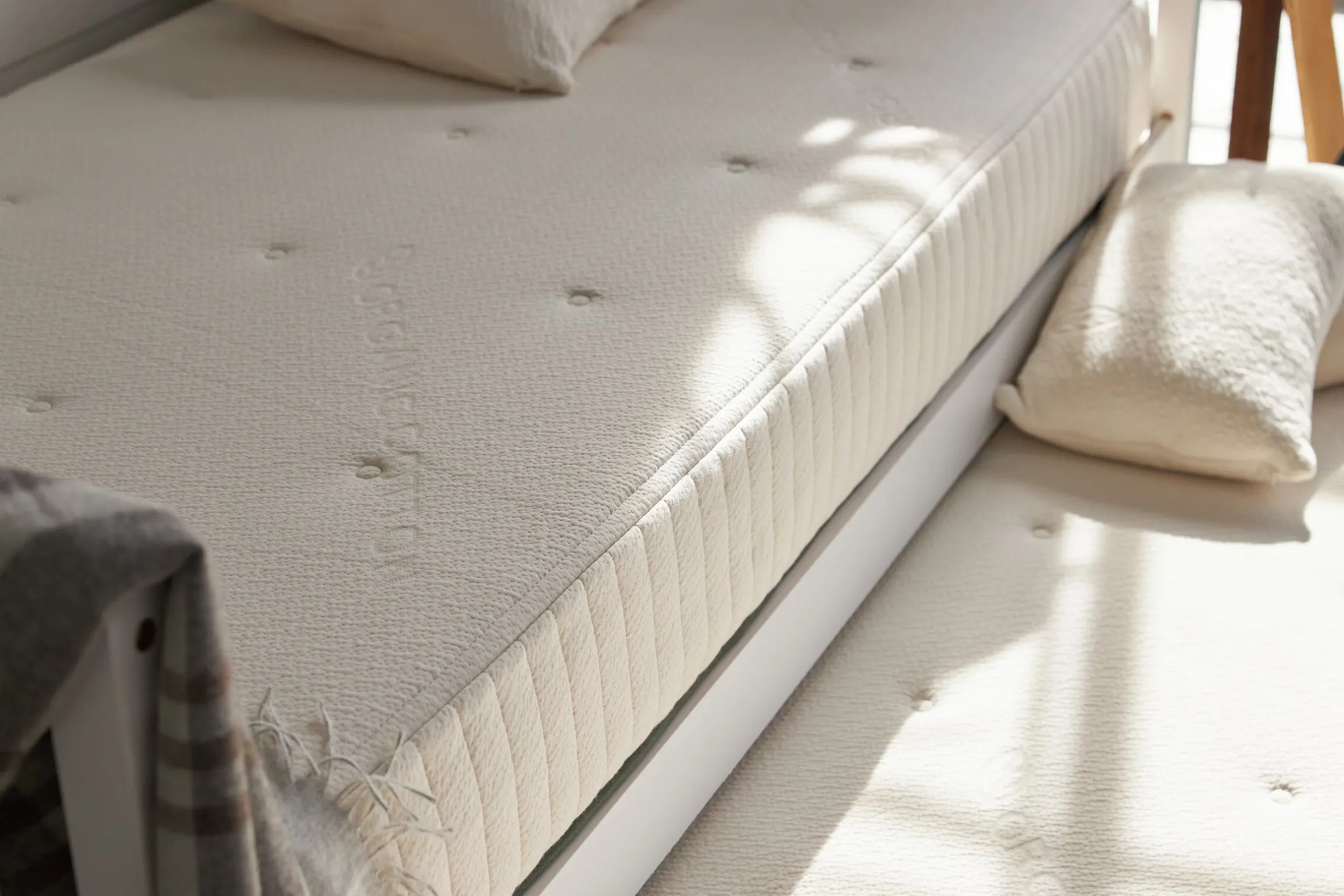 Avocado Eco Kids Mattress Medium Mattress 7"