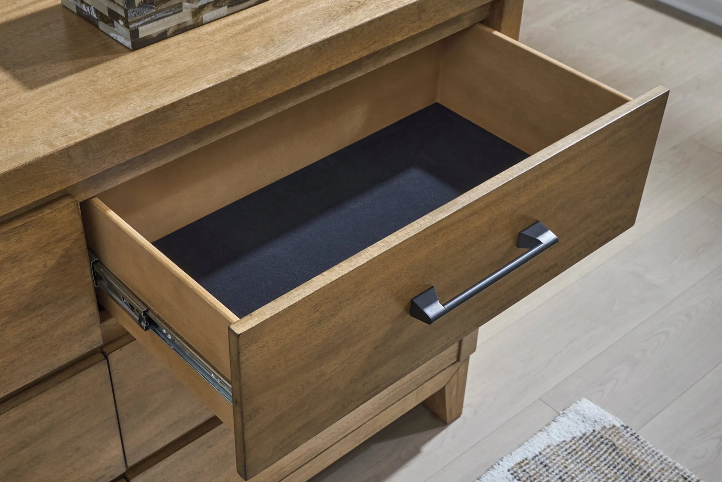 Signature Design Sherbana Dresser