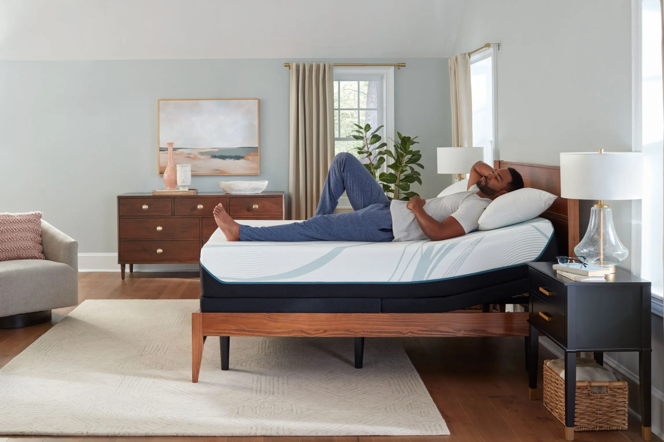 Tempur-Pedic Adapt Medium Hybrid Mattress 11"